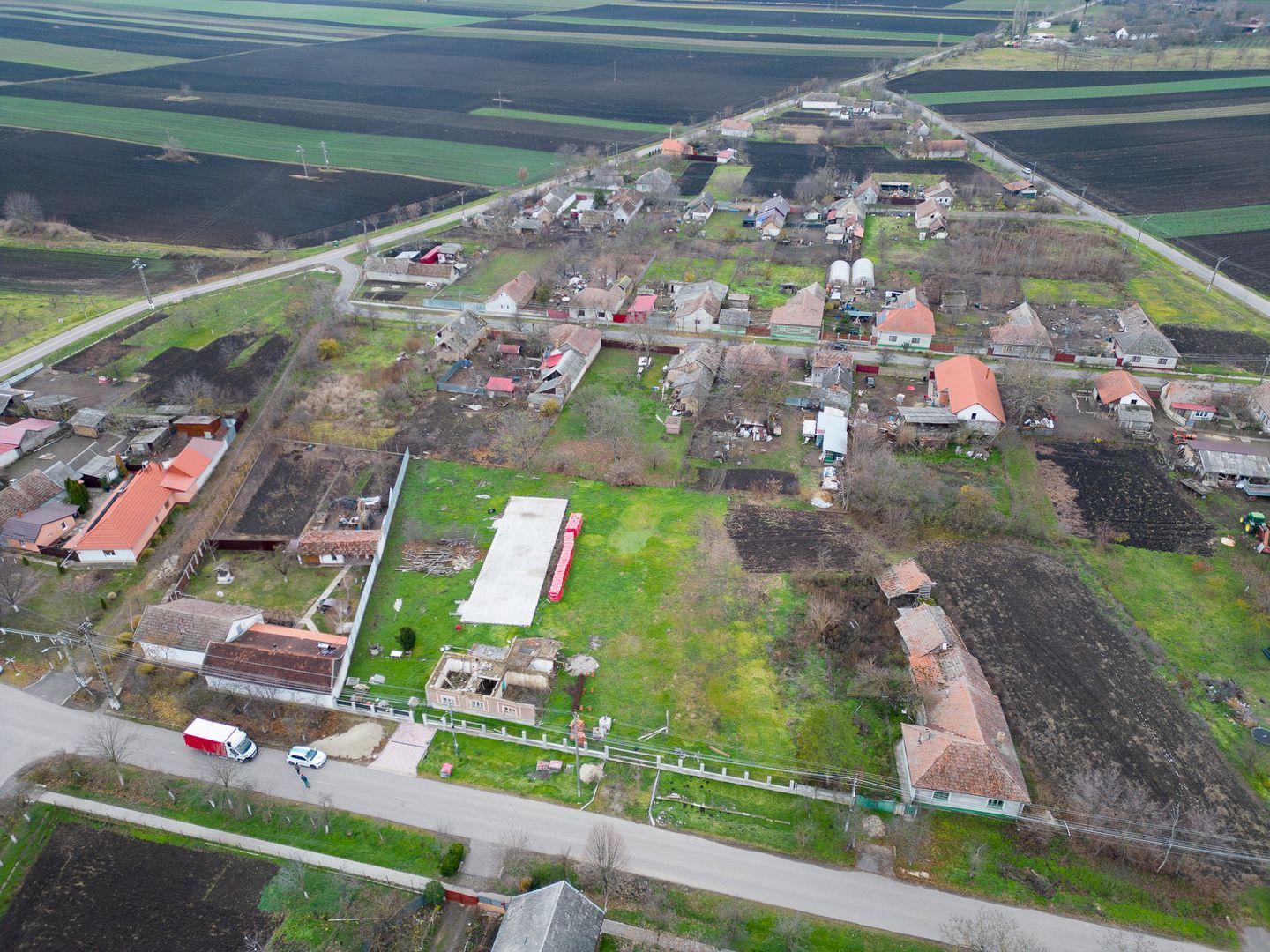 Teren intravilan cu fundatie inceputa si materiale - Poză 7