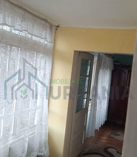 Casă bătrânească și teren in Tomești - Poză 8