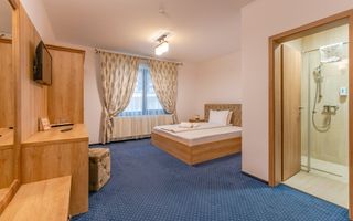 Pensiune Râșnov, 13 camere plus locuință proprietar, zonă Cetate - Poză 19