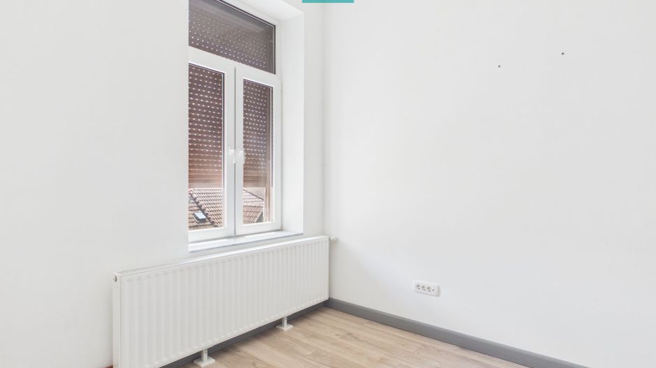 Spațiu central Jiga – birou sau locuință - Poză 5
