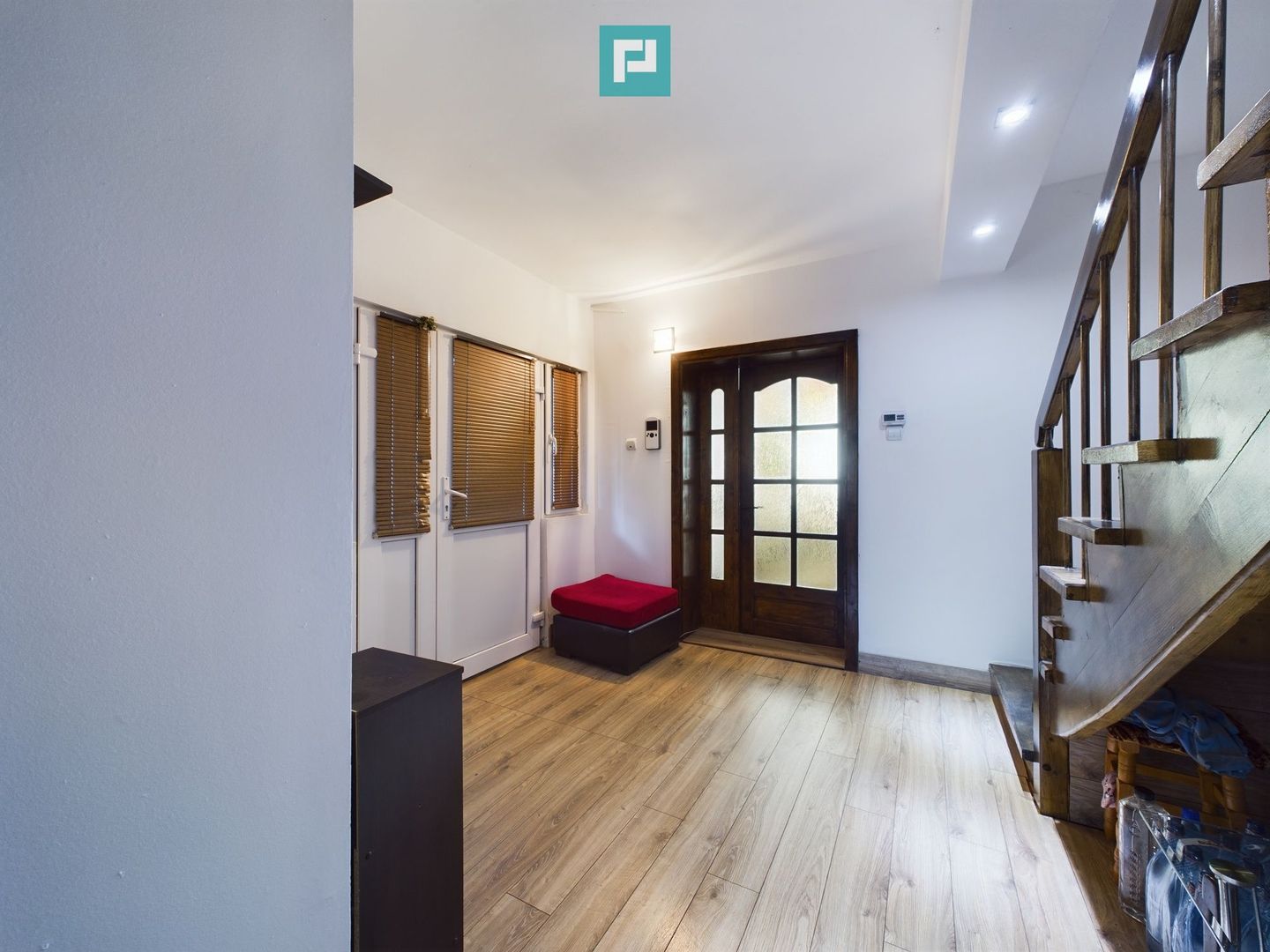 Casă ideală pentru familie extinsă în zona Crișan - Poză 1