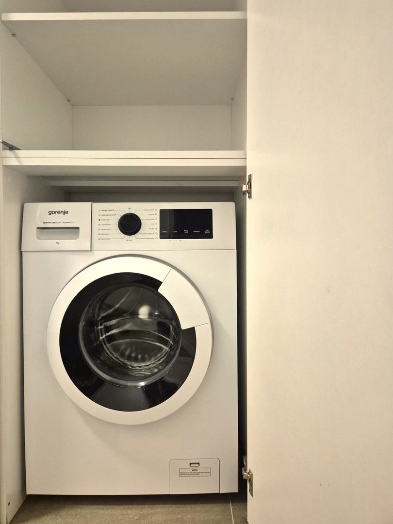 Zona Coresi, str. 13 Decembrie, apartament spațios, bloc nou, loc parcare - Poză 20