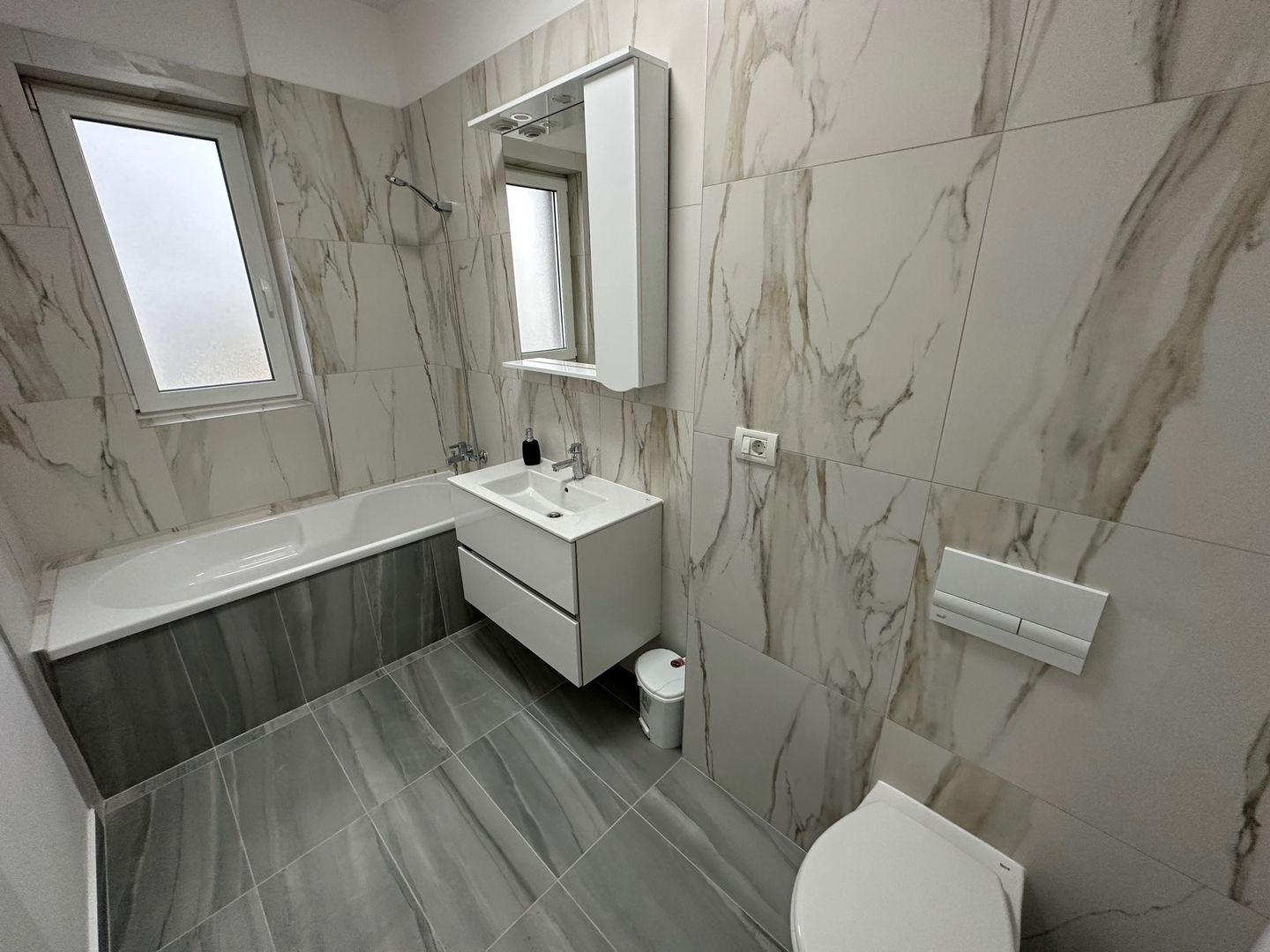 Apartament 3 camere  la prima inchiriere - Poză 14