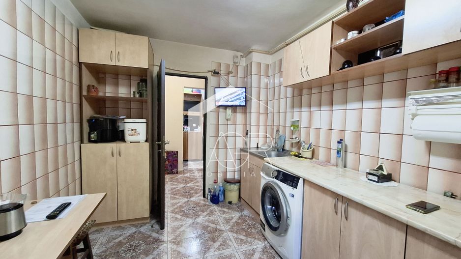 Apartament cu 3 camere, decomandat, zona Vest - Poză 5