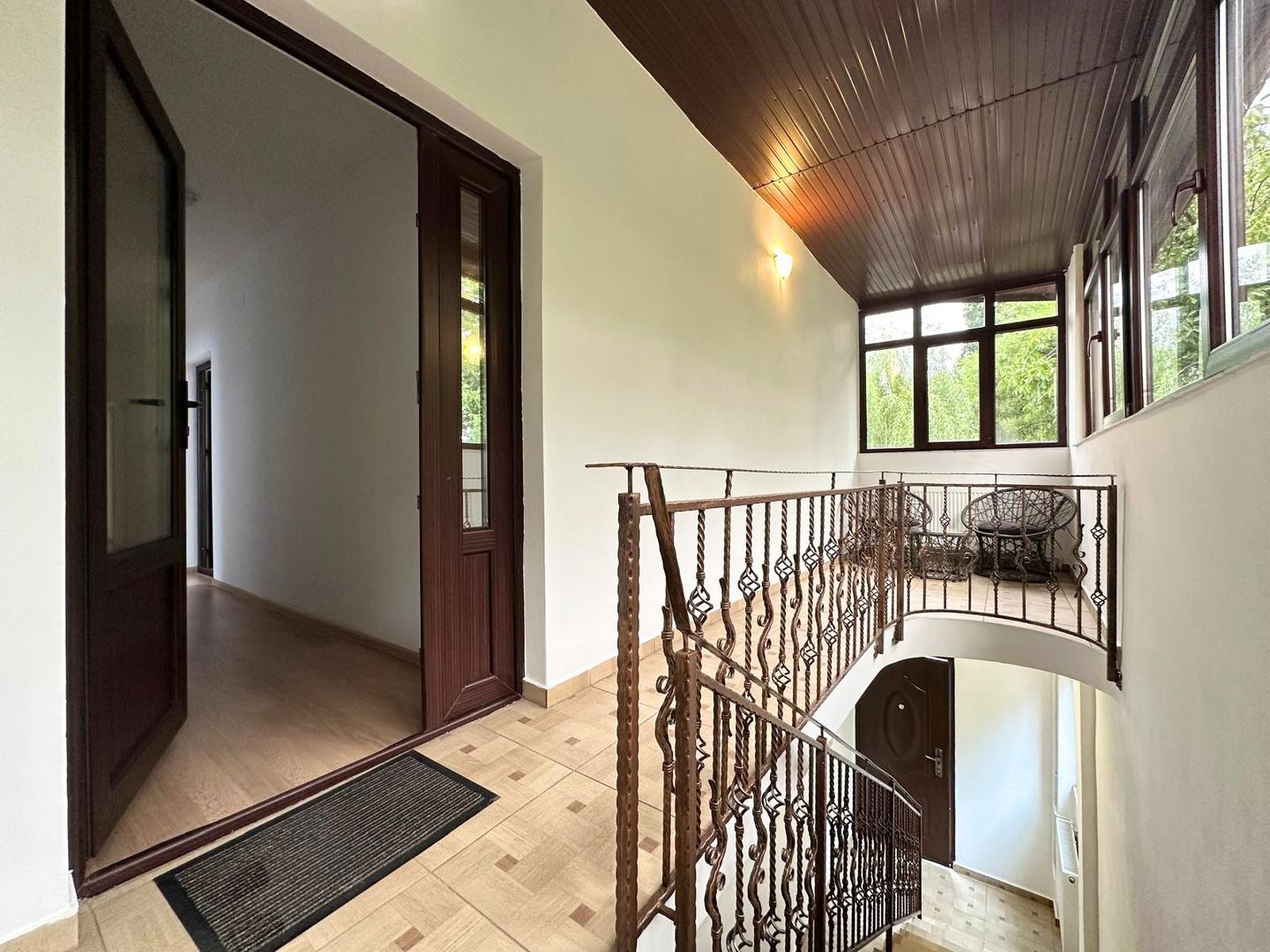 Inchiriere casă complet renovată cu 4 camere  Băneasa, Sector 1 - Poză 1