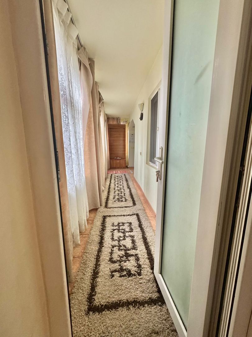 De vânzare casă cu 4 camere, garaj - Poză 9