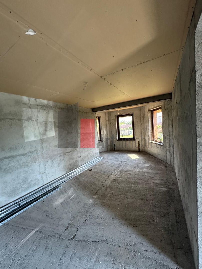 Casa la rosu in Peris - Poză 7