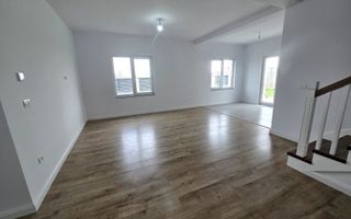 Duplex cu 5 camere despartit prin garaj in Giarmata - Poză 2