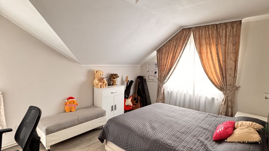 Vilă spațioasă cu 6 camere – Cartierul Viena, Oradea - Poză 16