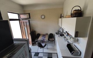 Apartament cu pivniță, mansardă și teren în curte comună. Central Cluj - Poză 3