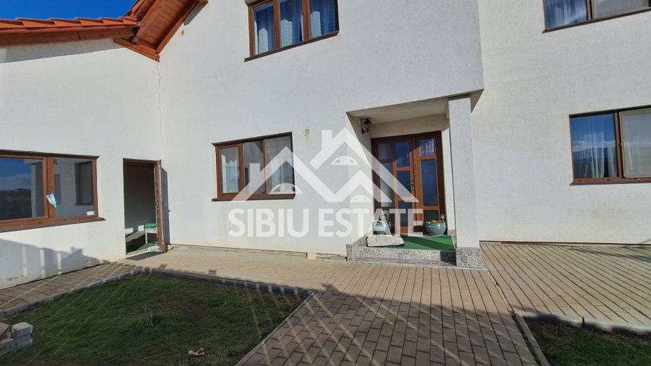 Casa Sibiu cu pivnita si garaj, curte mare - Poză 25