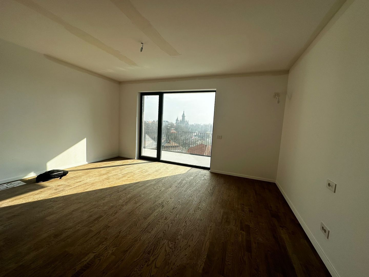 New apartment 2 bedrooms  with underground parking - Poză 9