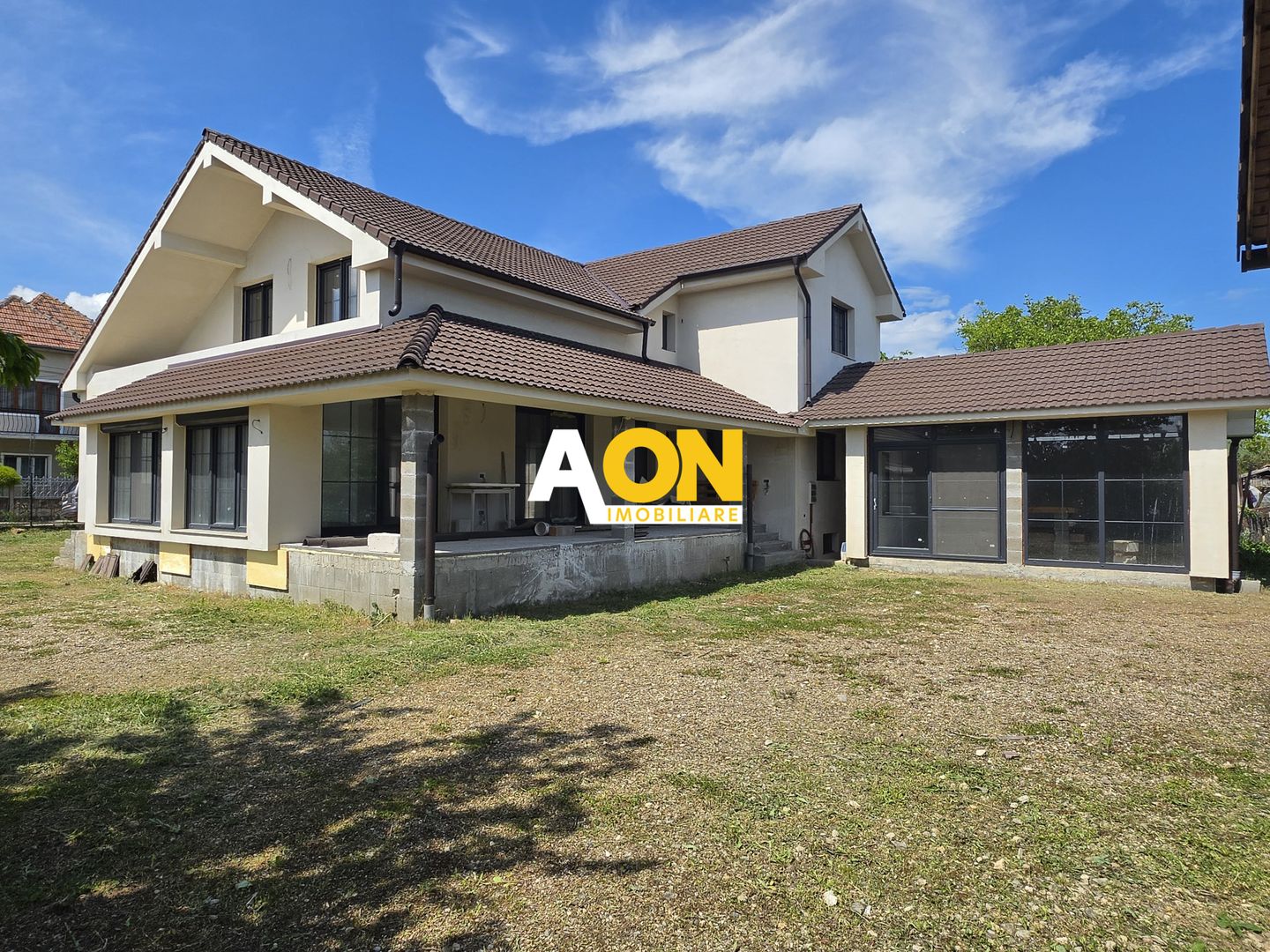Casă nouă, impozantă,  6 camere, 1346 mp teren, Bărăbanț - Poză 1