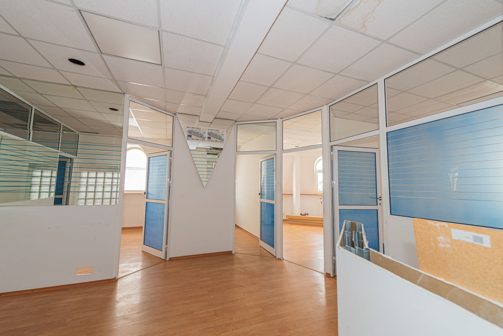 Spatiu comercial de inchiriat, 9 camere, 3 bai, Universitate, 120mp - Poză 15