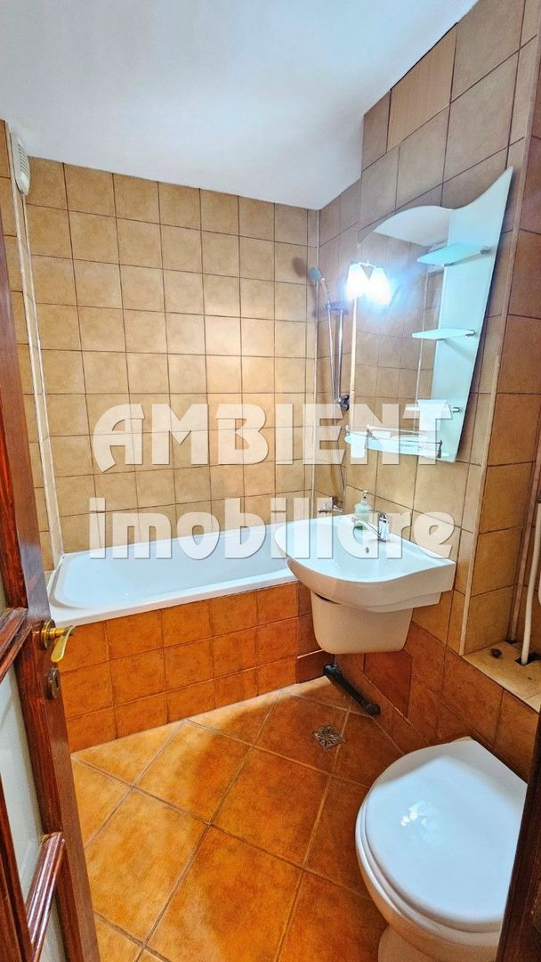 Apartament cu 3 camere, etaj 1, zona CENTRU; - Poză 5