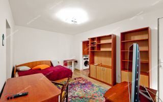 De vanzare apartament 2 camere Centru, etaj 3 - Poză 3