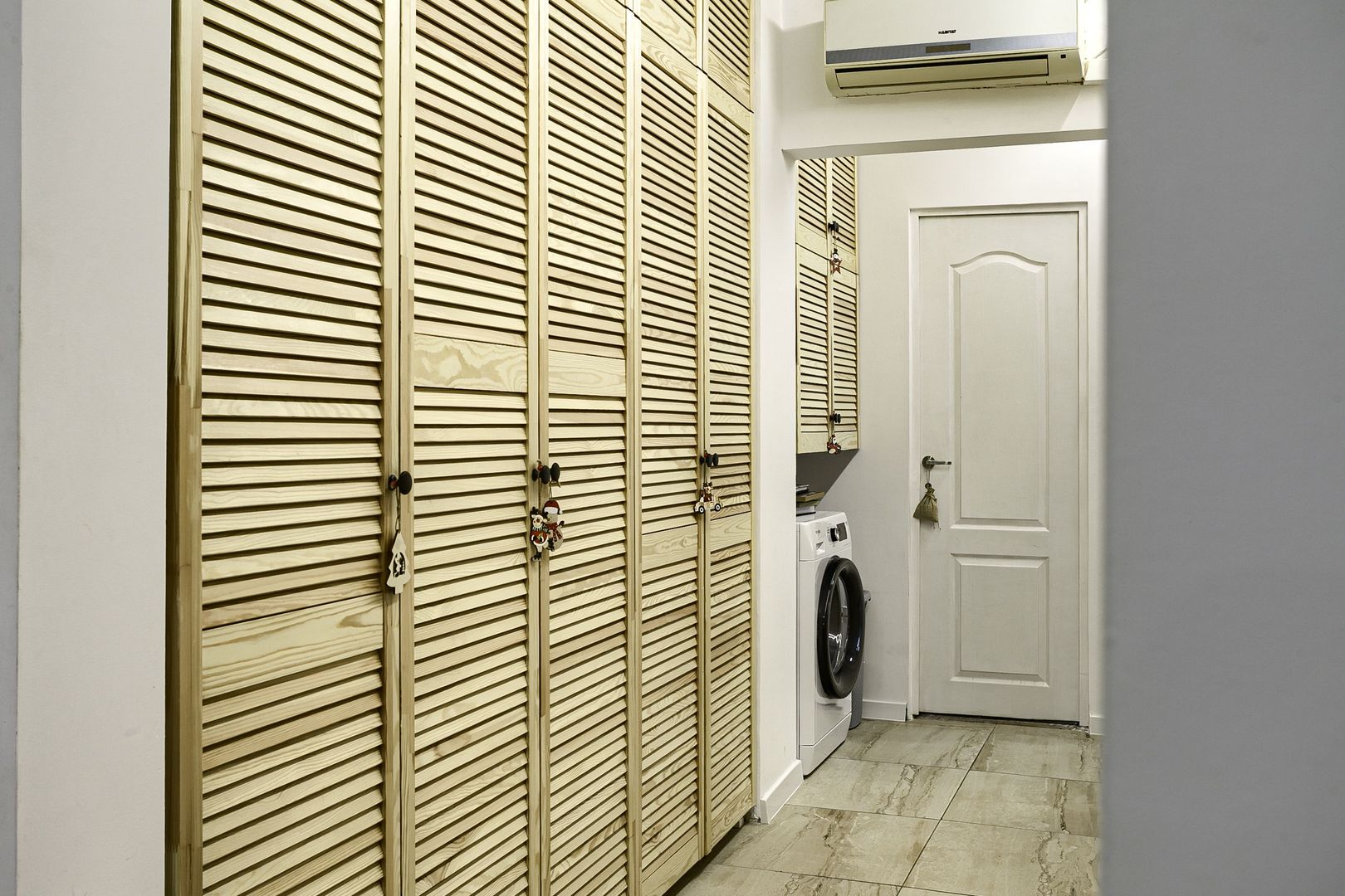PROPRIETATE VÂNDUTĂ Apartament spatios cu 4 camere langa teatru - Poză 8