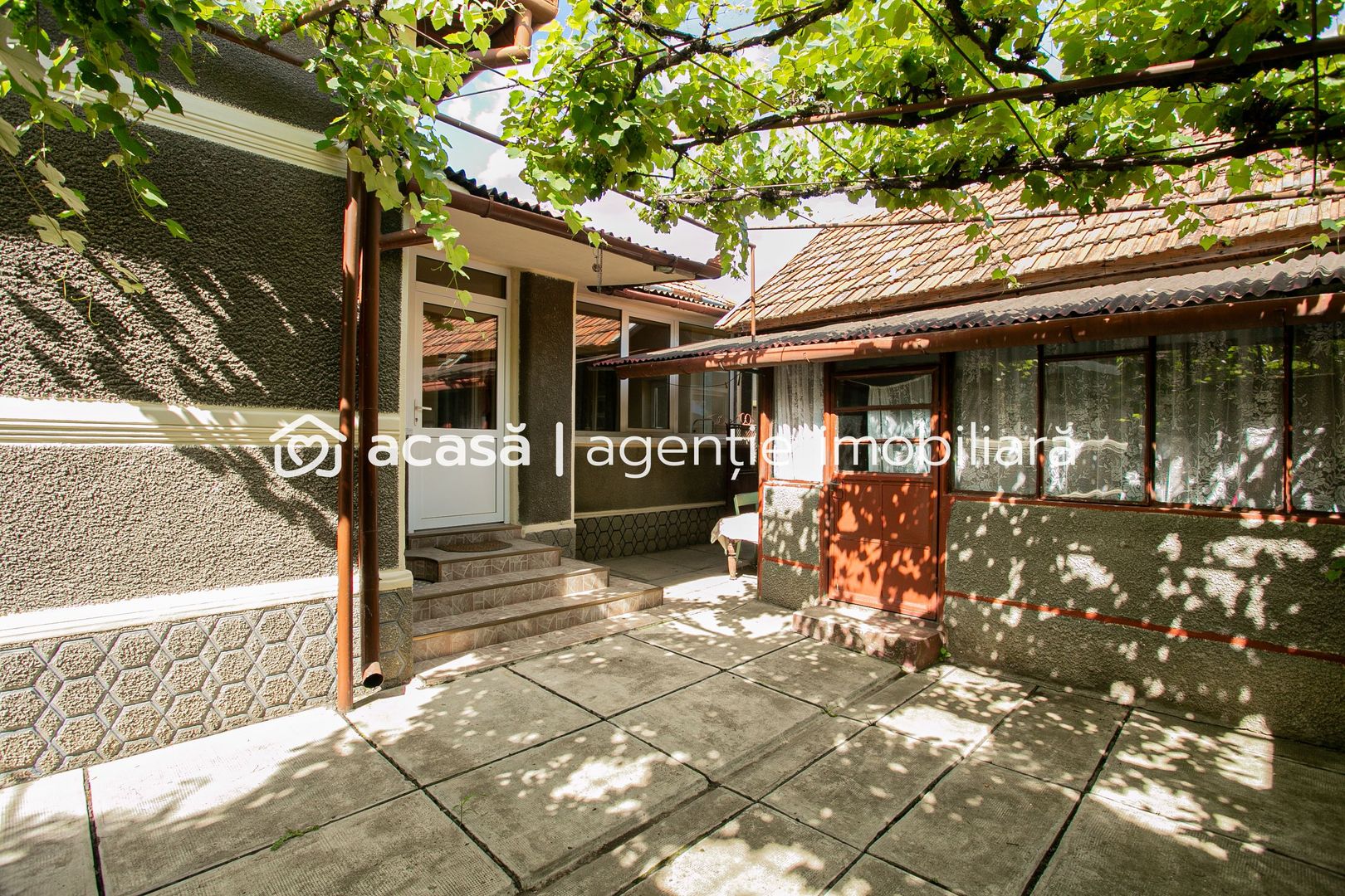 Rezervat Casa din caramida cu teren generos in Gradiste - Poză 2