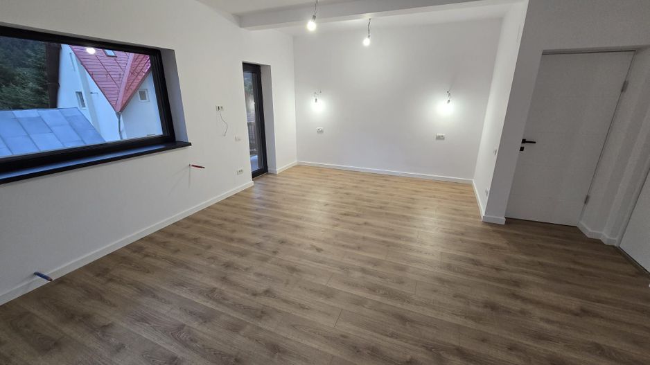 Apartament cu 4 camere 125 mp (4 garsoniere) la cheie + 60 mp pod - Busteni - Poză 14