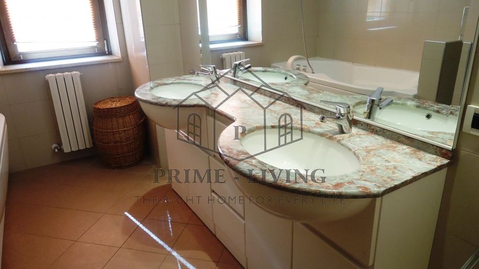 APARTAMENT SPATIOS DE 3 CAMERE LA INCHIRIERII IN ZONA PRIMAVERII - Poză 7