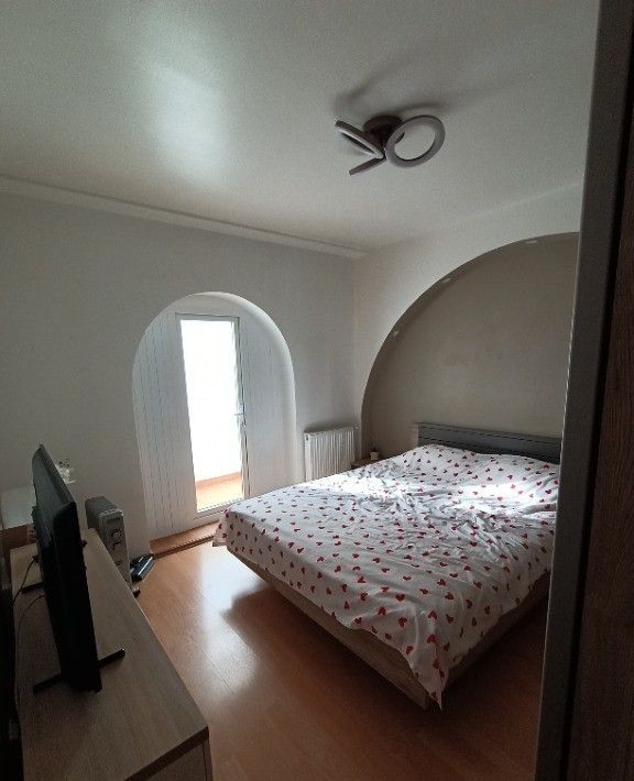 APARTAMENT MODERN MOBILAT & UTILAT BLOC 1982 ETAJ 2/4 GORJULUI METROU - Poză 1