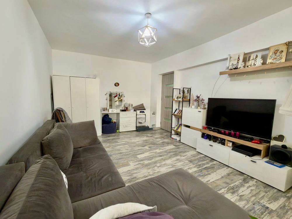 Apartament 2 Camere decomandat, zona Ciuperca - Poză 2