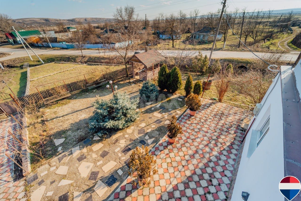 Casă de vânzare, Obileni, Hîncești ,185 m² ,16 ari, 2 garaje - Poză 22