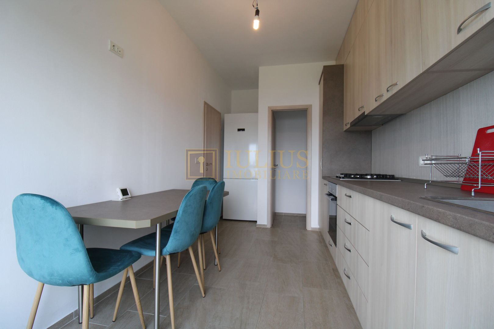 Buziasului, 3 camere + 2 bai, centrala proprie - Poză 8