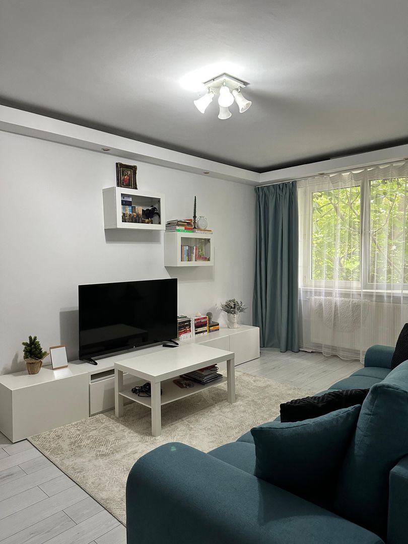 Apartament 2 camere de închiriat Apărătorii Patriei Loc de parcare - Poză 1