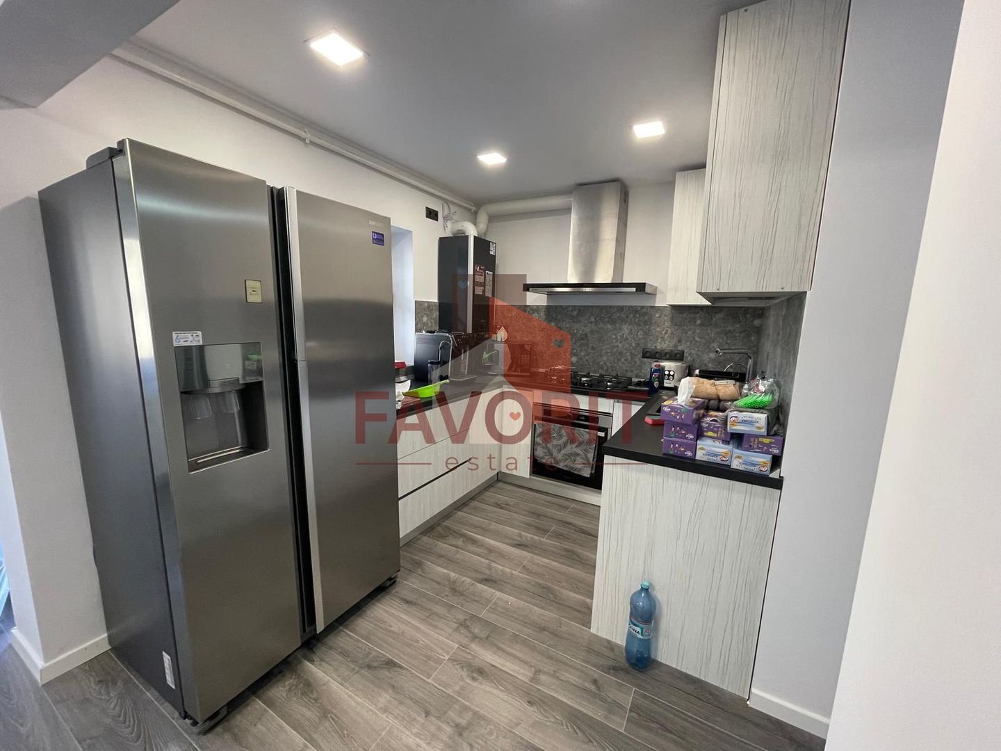 Etaj intermediar. Renovat. Mobilat si utilat - Poză 4