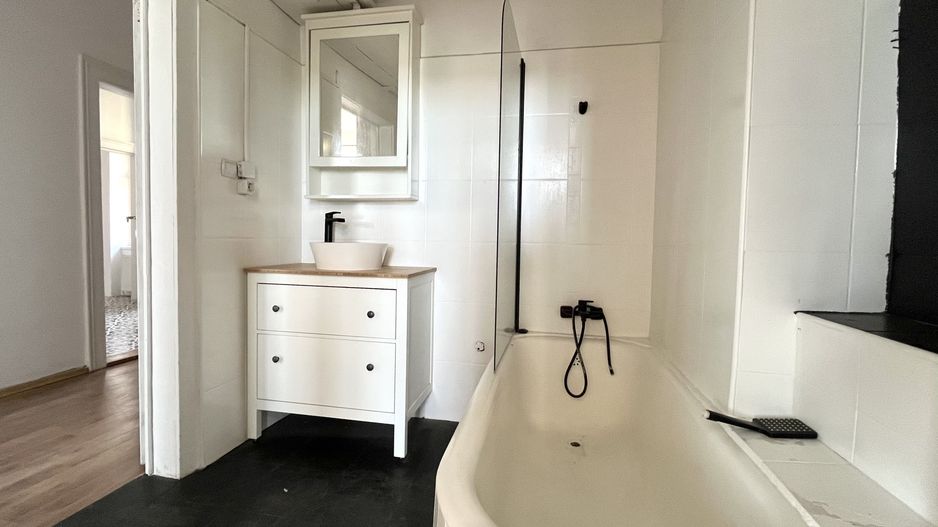 Un apartament spațios cu  2 camere, in , zona Centrala - Take Ionescu - Poză 13