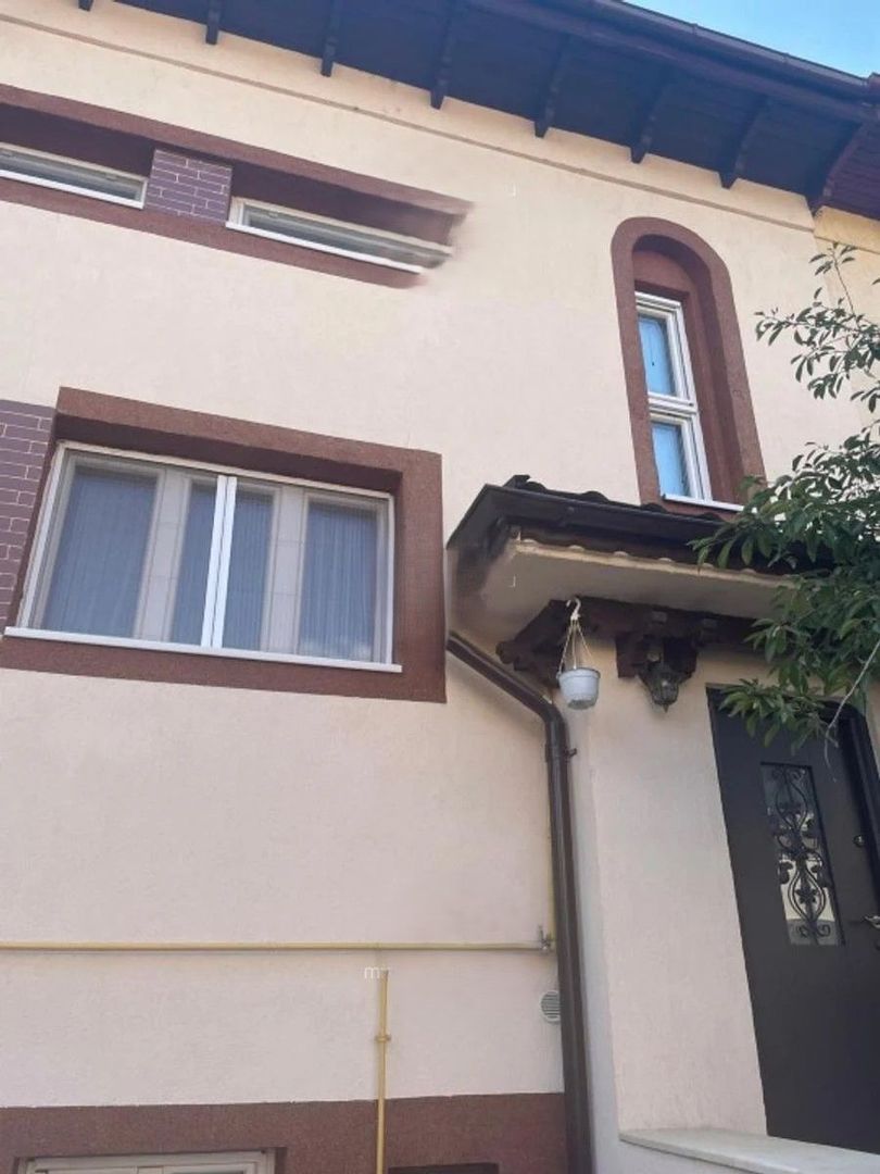 Inchirere vila deosebita si moderna in Vatra Luminoasa - Poză 1