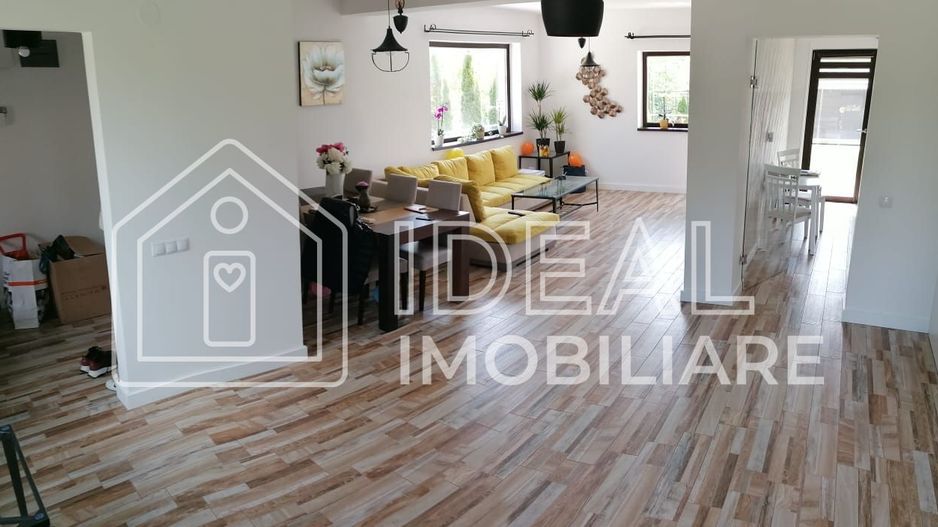 Casa moderna cu 4 camere, La  CHEIE in Poplaca - Poză 15