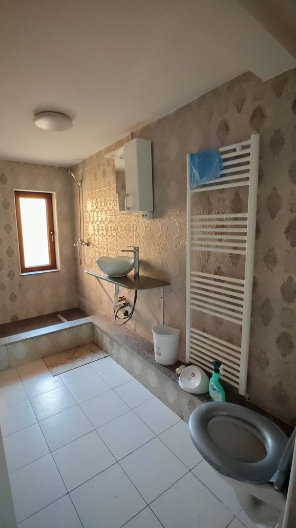 Vila cu 10 camere,pretabil compartimentare in 2 unitati separat,ASTRA. - Poză 3