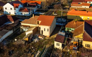 Casă nouă cu etaj semifinalizată, zonă liniștită în Aradul Nou - Poză 10