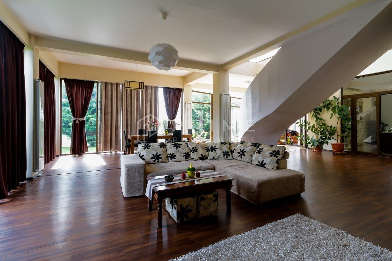 Vilă cu design și dotări deosebite de vânzare - Poză 3