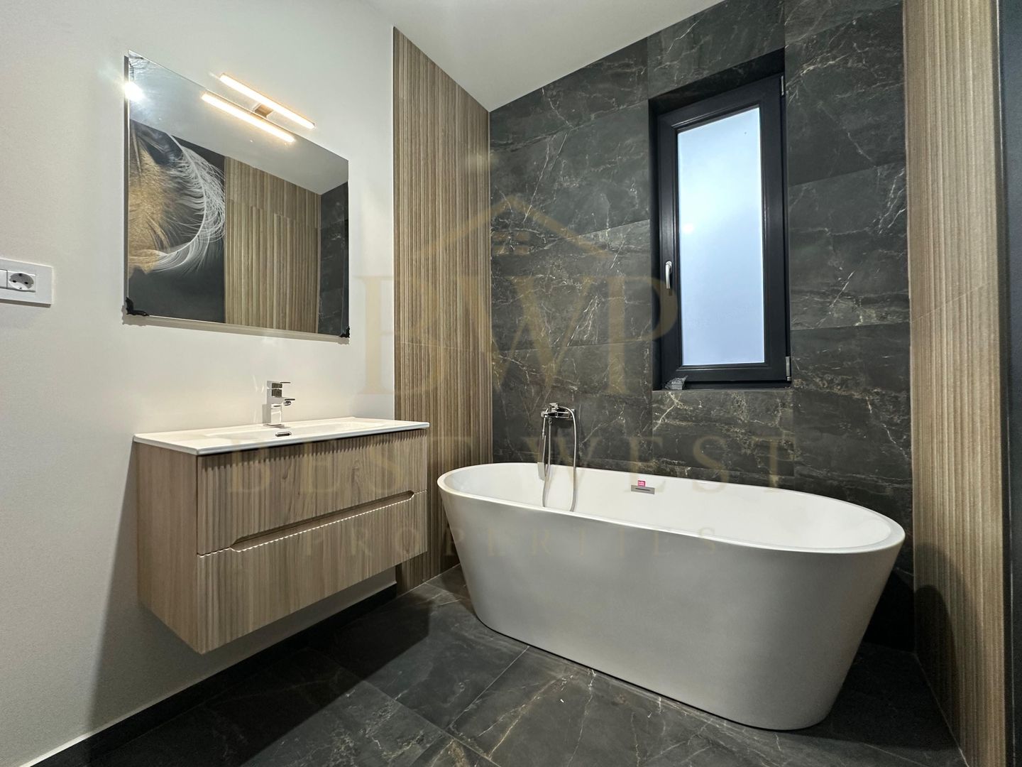 Duplex 1/2, 4 camere, 3 băi, la strada principală Mosnita Veche - Poză 9