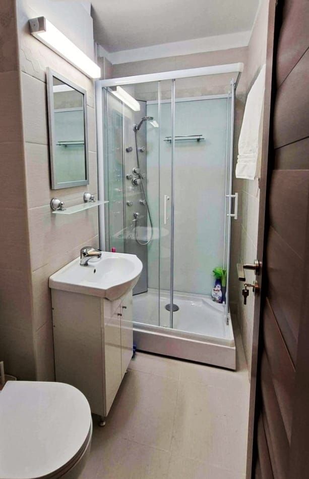 Inchiriez garsoniera vis a vis de Athenee Palace nou renovata - Poză 3