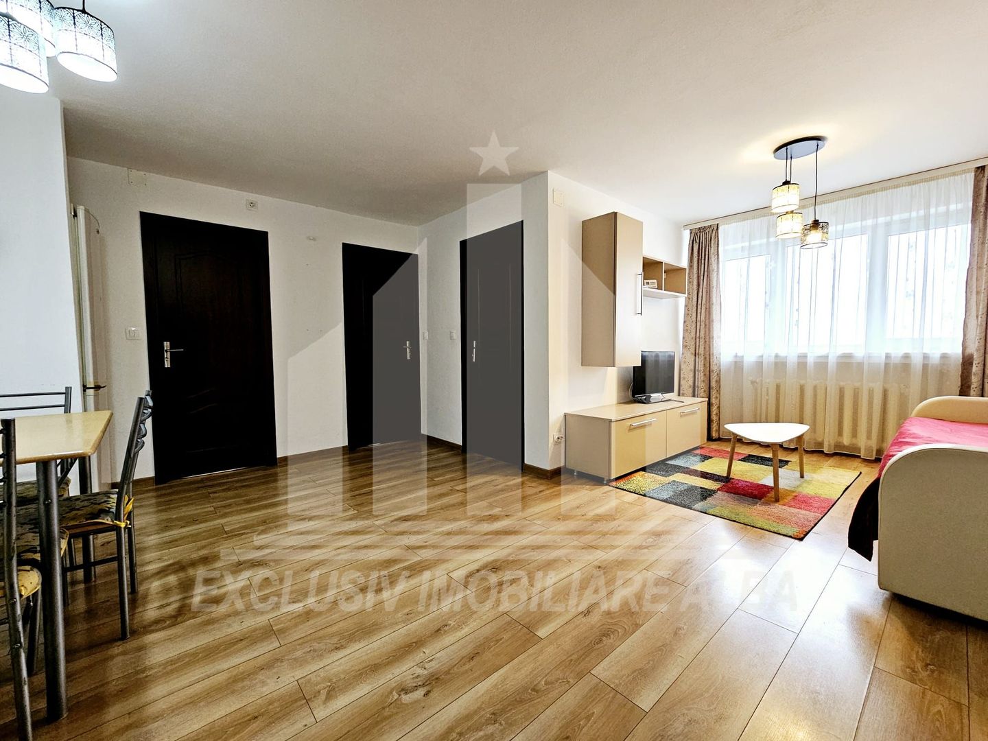 Apartament cu 2 camere decomandate, Cetate - M-uri cu vedere spre Parc - Poză 3
