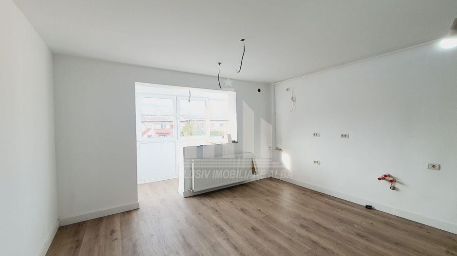 Apartament cu 3 camere renovat, Cetate - Poză 2