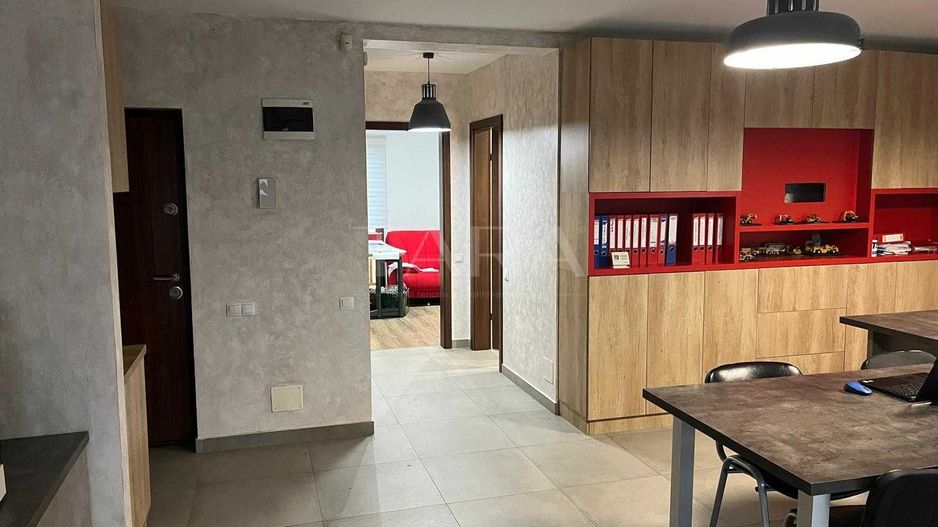 Apartament cu 2 camere și grădină proprie, stradă privată. - Poză 1