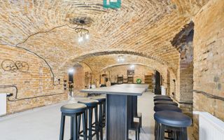 Eleganță subterană - pivniță exclusivistă Arad - Poză 16