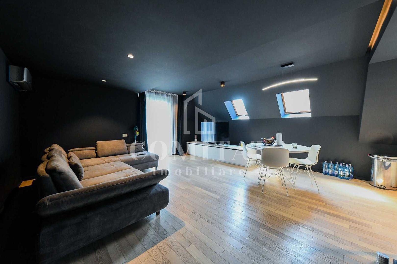 Apartament ultrafinisat cu 2 camere + mansardă | Cartierul Europa - Poză 1