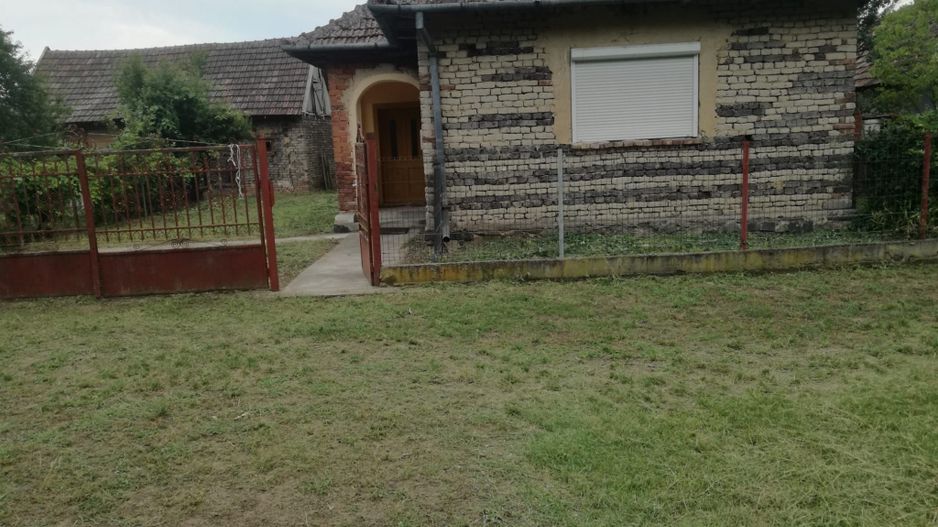 Ag BRASADAS vinde casa LOCUIBILA 3 cam teren 5.000 mp HOREA. - Poză 2