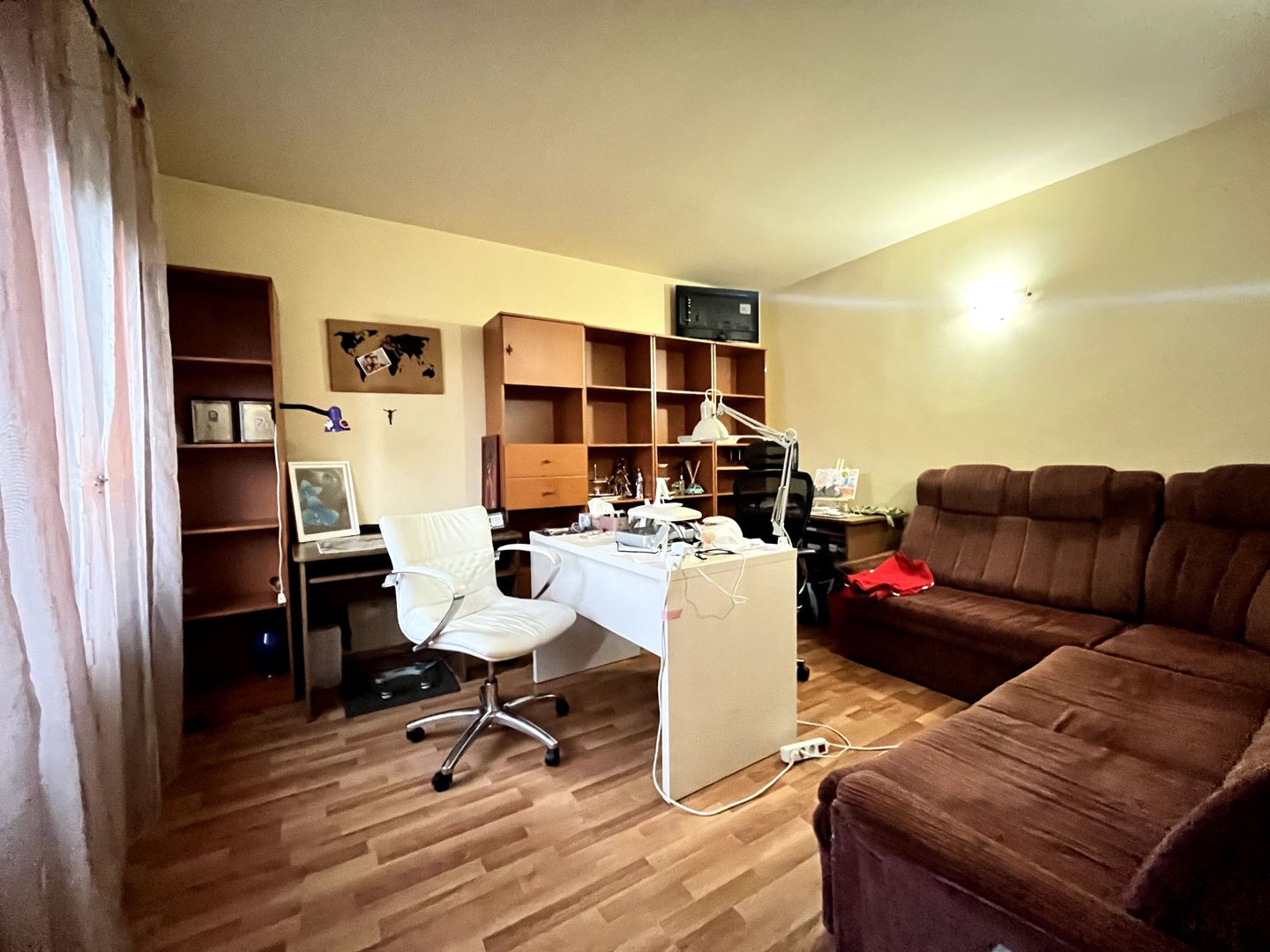 Casă spațioasă, confort ridicat, garaj și teren generos, zona Aradului - Poză 19