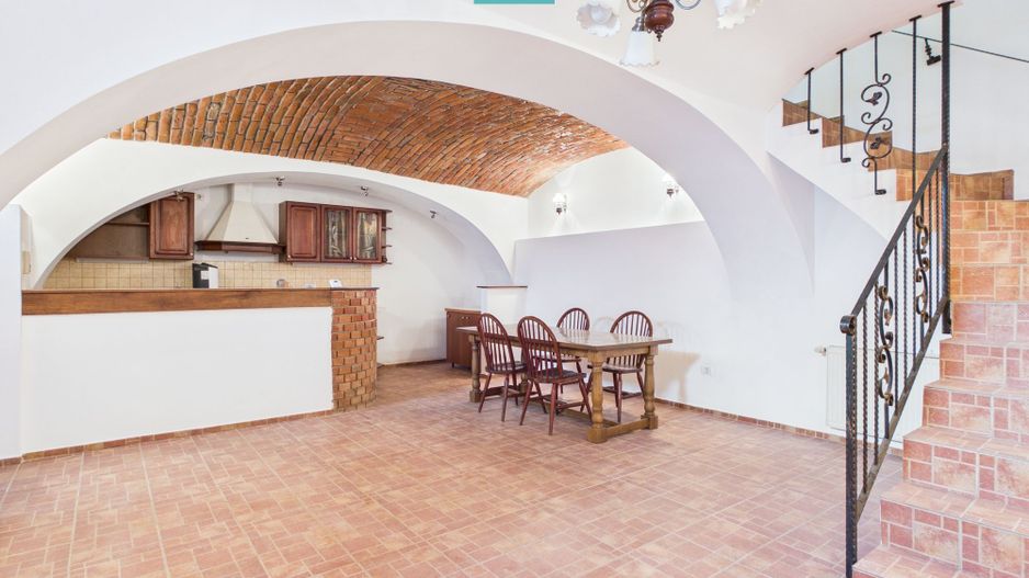 Apartament pe 3 niveluri - ultracentral, Arad - Poză 1