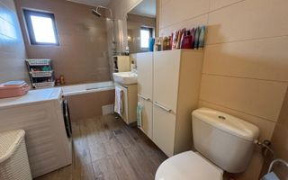 Apartament spațios cu 3 camere, 2 băi și balcoane generoase - Poză 16