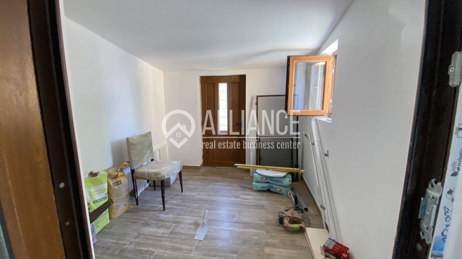 VALU LUI TRAIAN(COD 07) -Casa P+M 5 camere cu teren de 300 mp - Poză 7