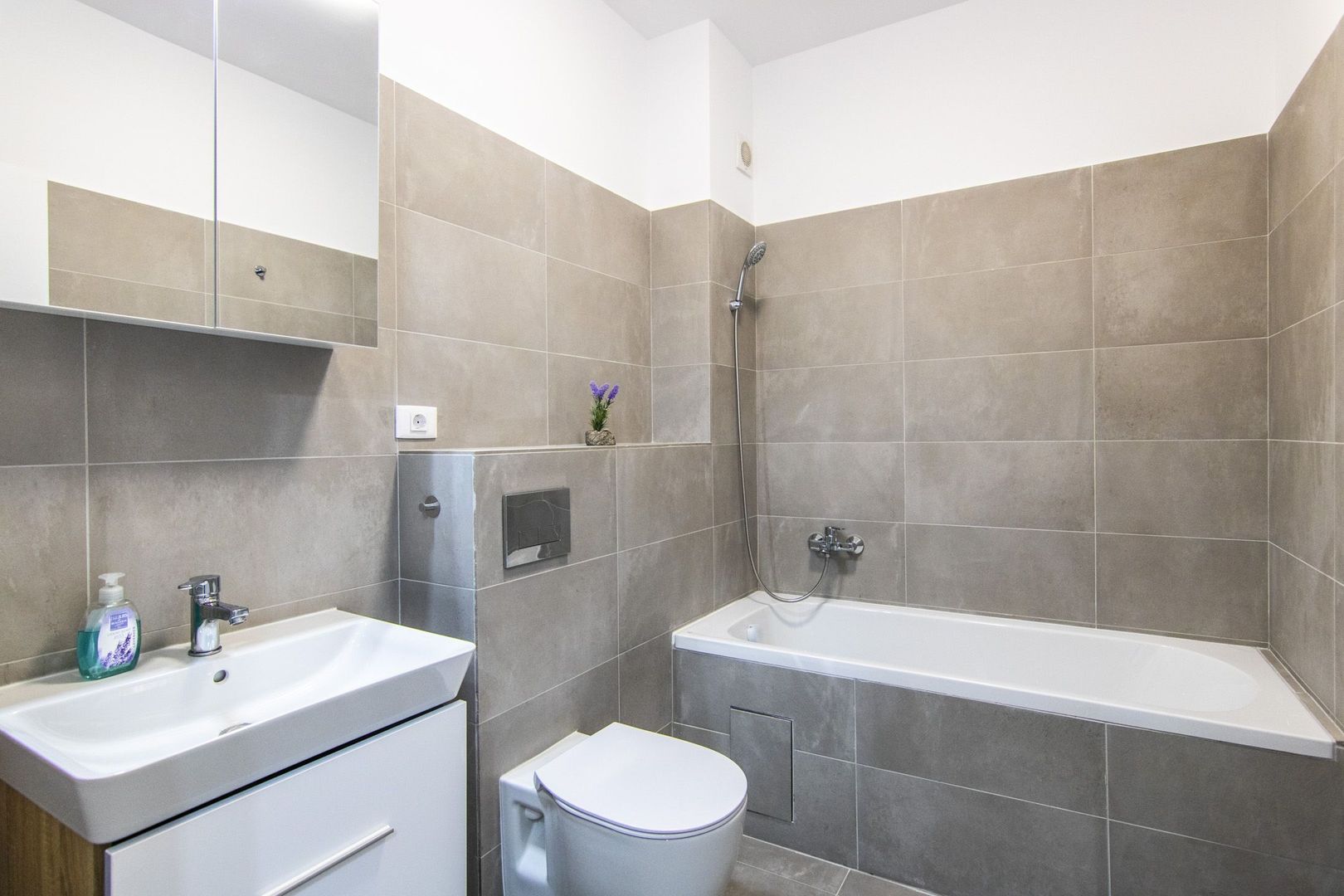 Garsoniera De Inchiriat | langa Metrou | Iuliu Maniu | Mobilata si Utilata - Poză 30