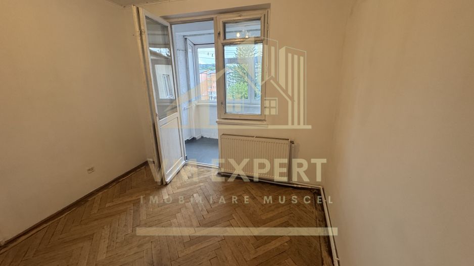 APARTAMENT 3 CAMERE ETAJ 4 CAMPULUNG VISOI - Poză 2